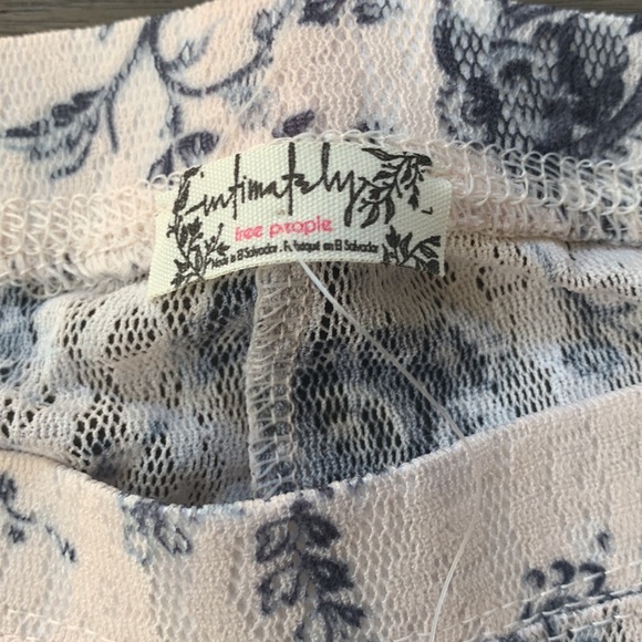 NWT! FP Free People Layered in Lace Leggings Sz Large - Picture 8 of 8